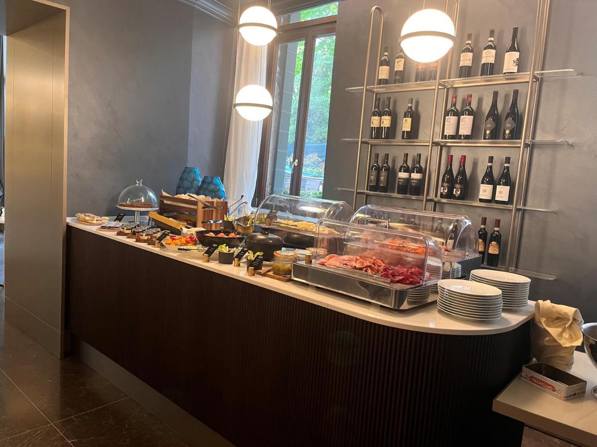 Radisson Collection Hotel, Palazzo Nani เวนิส ภายนอก รูปภาพ The buffet at the lounge