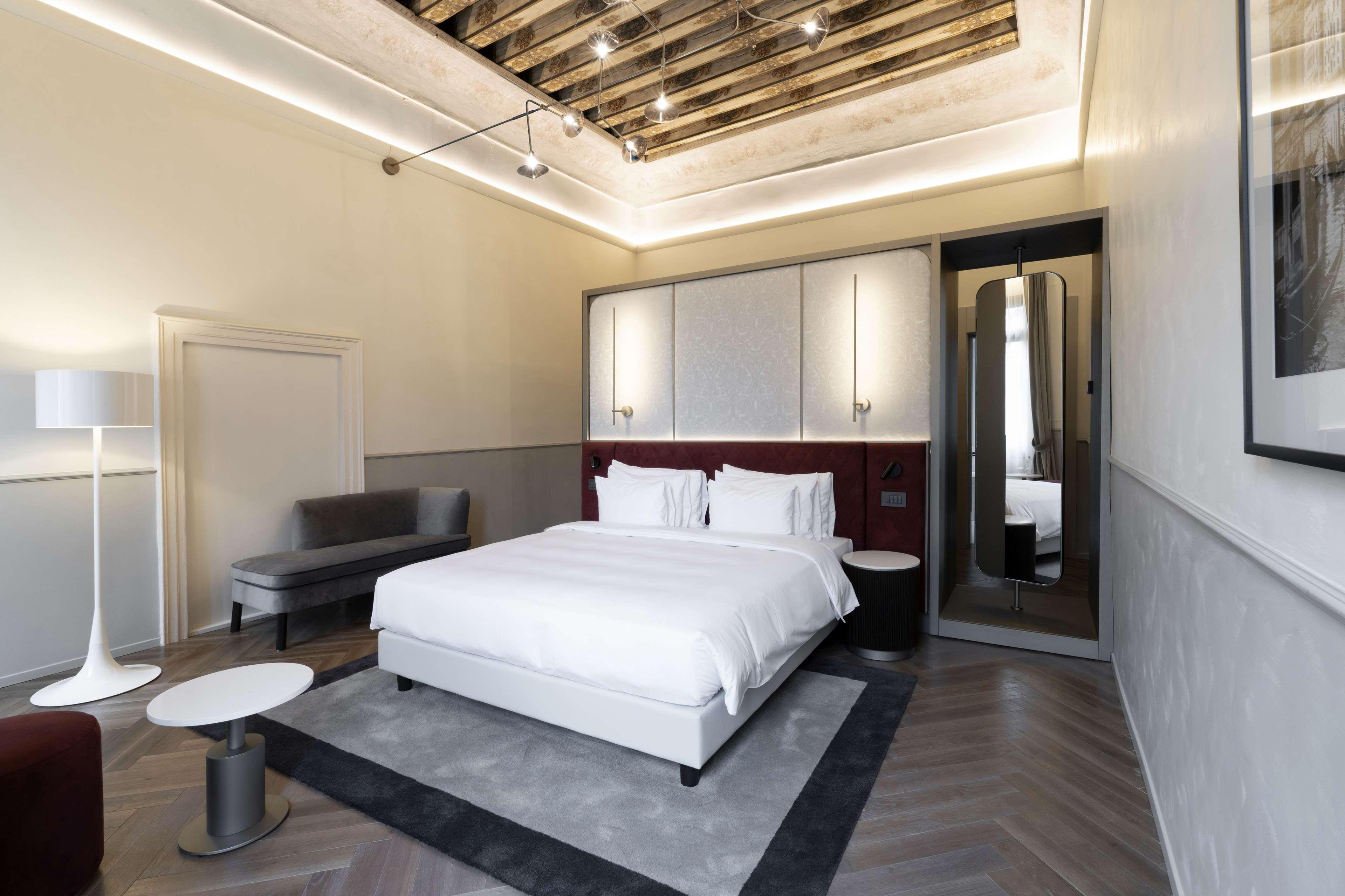 Radisson Collection Hotel, Palazzo Nani เวนิส ภายนอก รูปภาพ A bedroom at the hotel