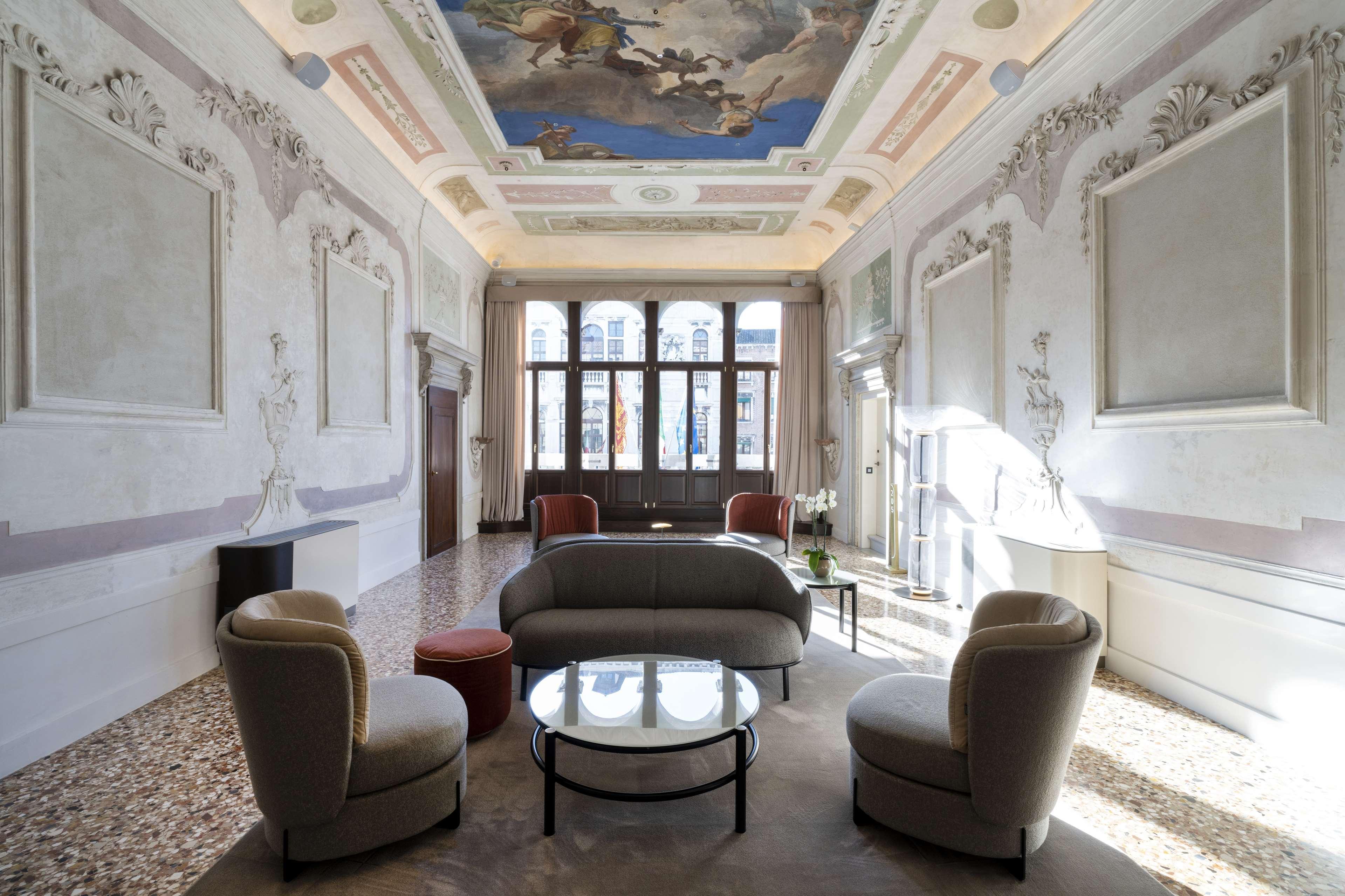 Radisson Collection Hotel, Palazzo Nani เวนิส ภายนอก รูปภาพ The lobby of the hotel