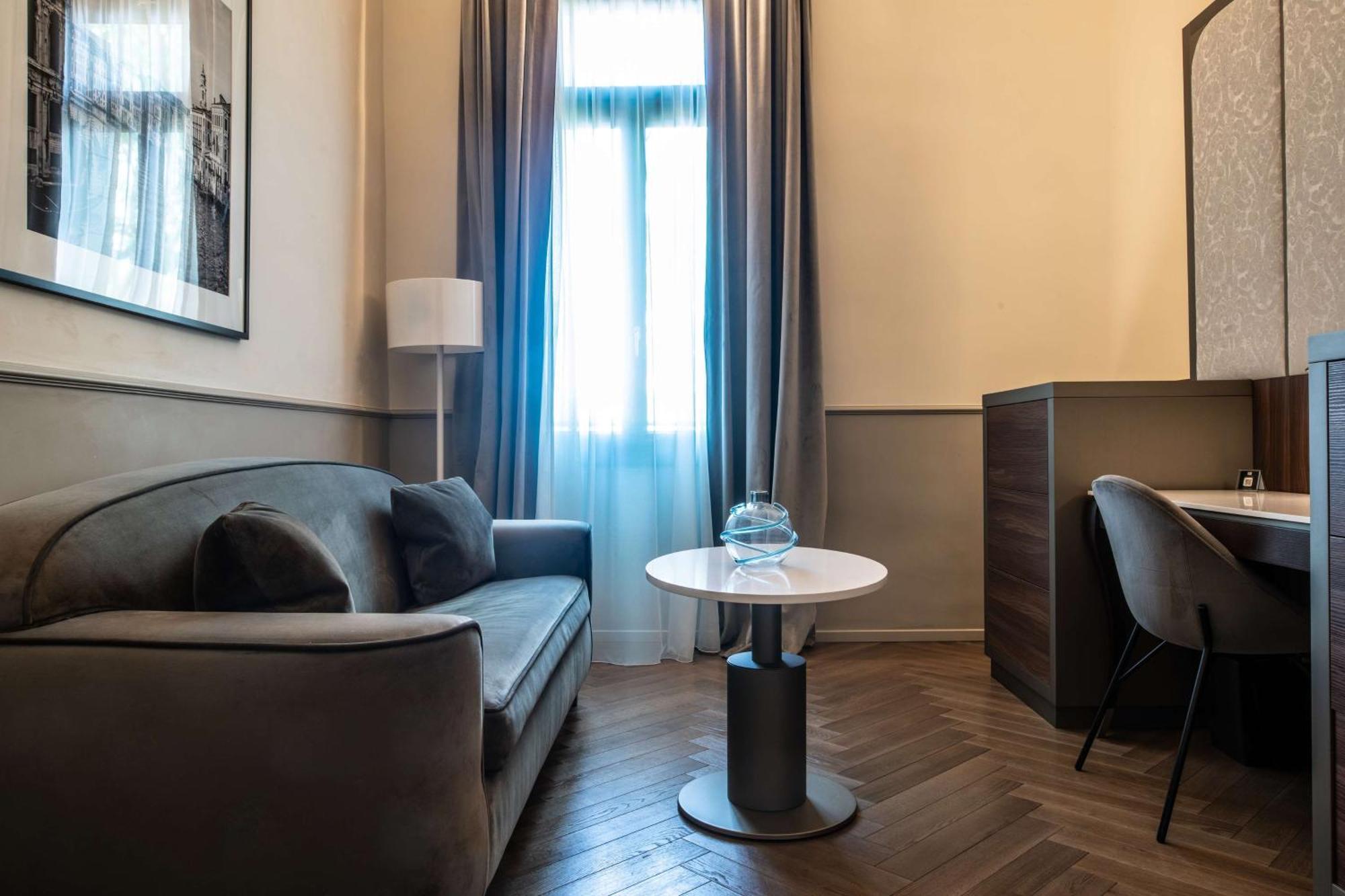 Radisson Collection Hotel, Palazzo Nani เวนิส ภายนอก รูปภาพ A room at the hotel