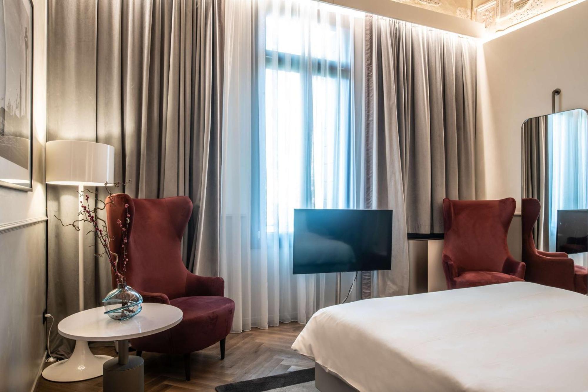 Radisson Collection Hotel, Palazzo Nani เวนิส ภายนอก รูปภาพ A room at the hotel