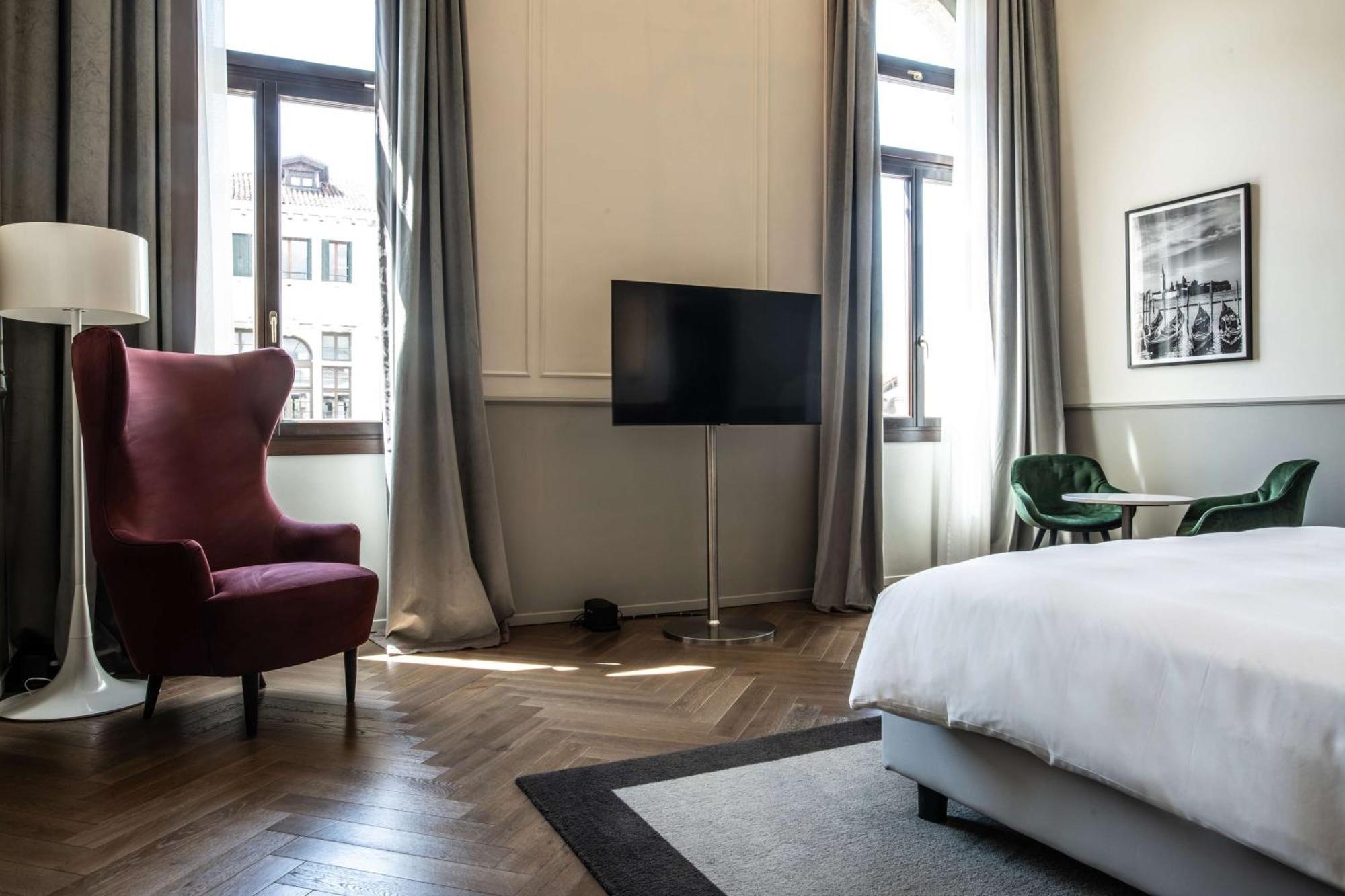 Radisson Collection Hotel, Palazzo Nani เวนิส ภายนอก รูปภาพ A room at the hotel