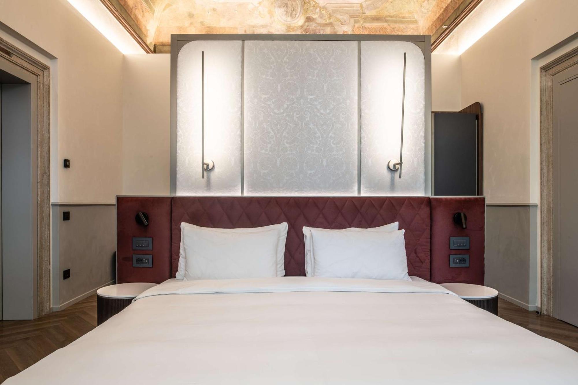 Radisson Collection Hotel, Palazzo Nani เวนิส ภายนอก รูปภาพ A bedroom at the hotel