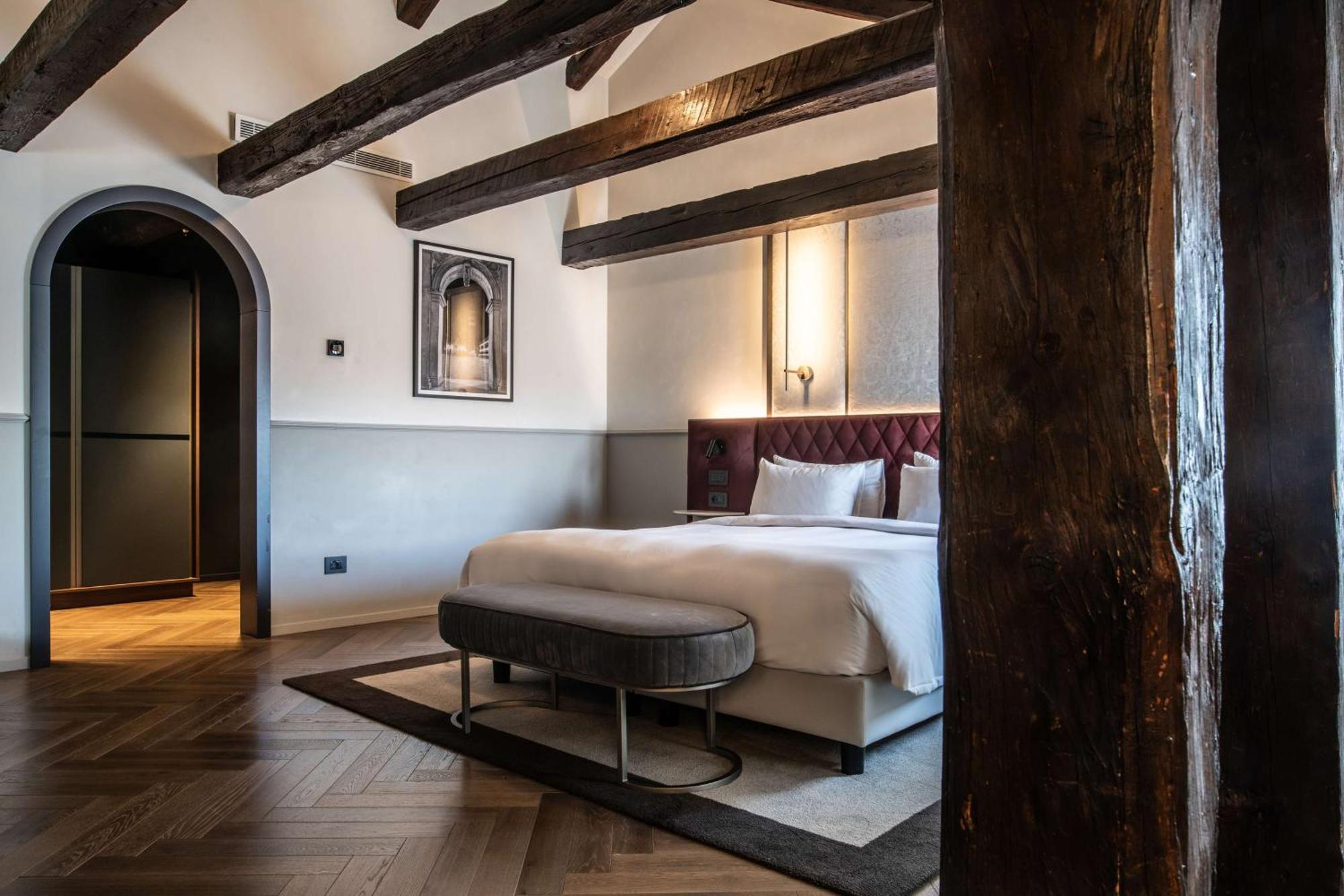 Radisson Collection Hotel, Palazzo Nani เวนิส ภายนอก รูปภาพ A bedroom at the hotel